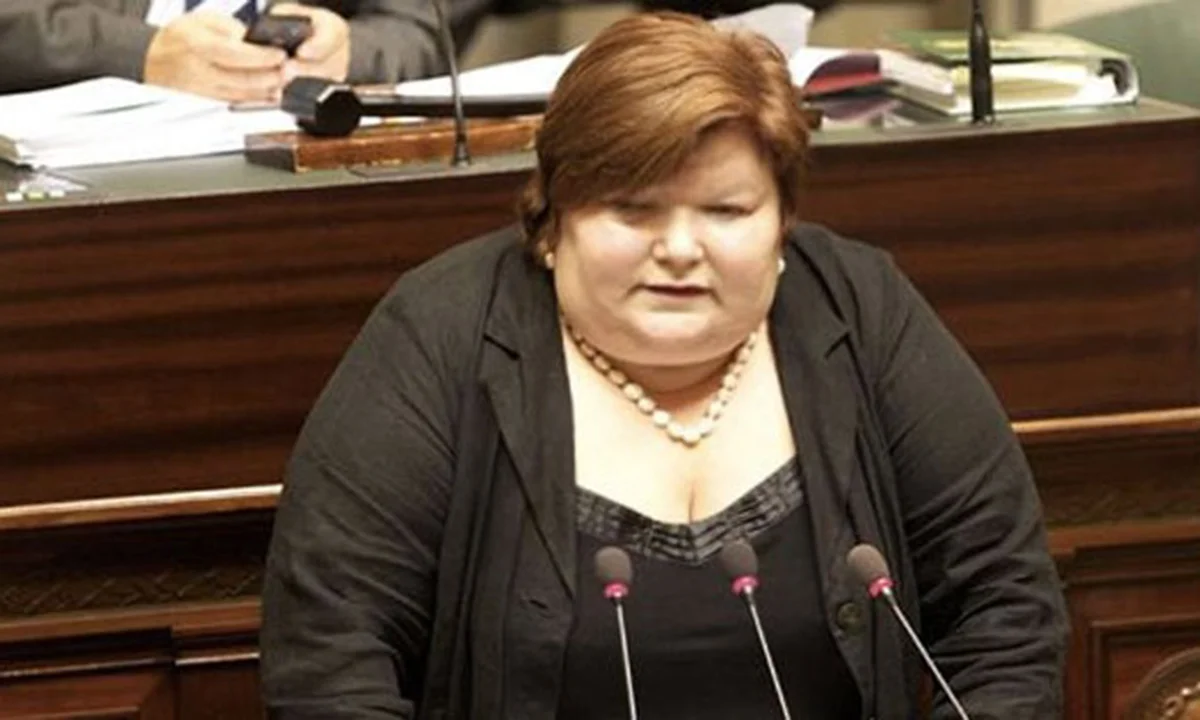 Κορονοϊός: Δήλωση της Υπουργού Υγείας «να απέχετε από τις π@ρτούζες»