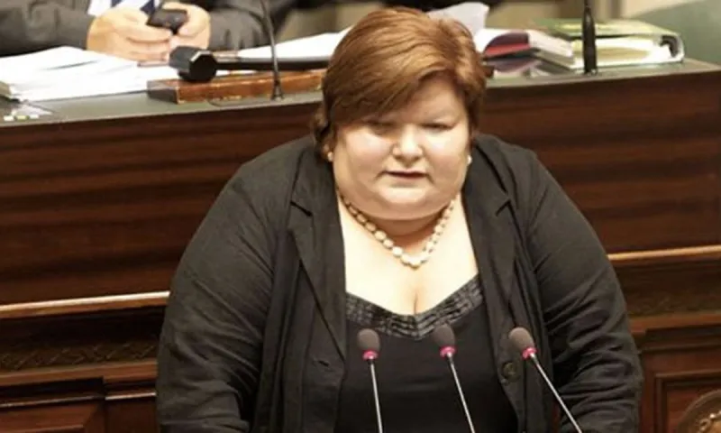 Κορονοϊός: Δήλωση της Υπουργού Υγείας «να απέχετε από τις π@ρτούζες»