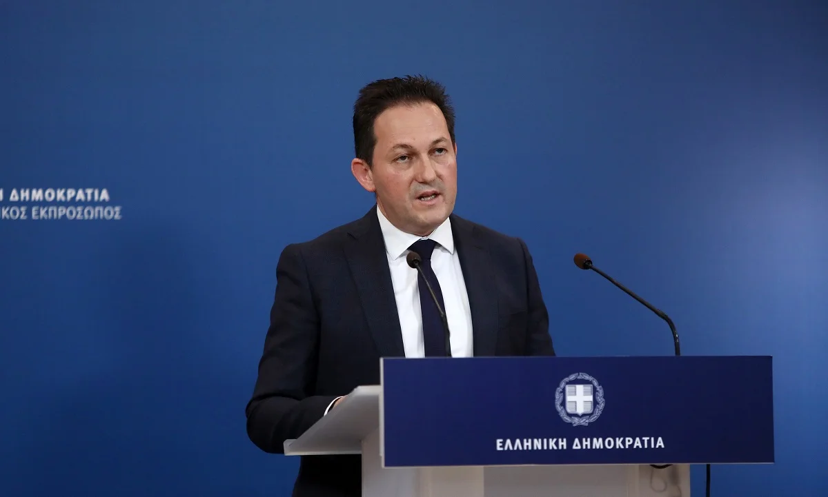 Πέτσας για κορονοϊό: «Δεν είμαστε σε διακοπές, είμαστε σε πόλεμο» (vid)