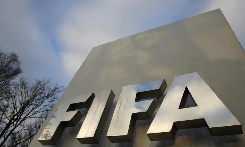 Κορονοϊός - FIFA: «Μεγάλο ρίσκο να ξεκινήσουν οι αγώνες τον Μάιο»