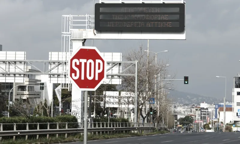 Κορονοϊός: Άδειοι οι δρόμοι σε όλη την Ελλάδα – Τακτικοί έλεγχοι από την αστυνομία (pics)