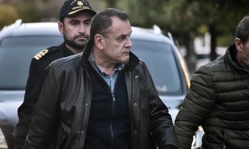 Παναγιωτόπουλος: Δεν αποκλείεται η εμπλοκή του στρατού στην απαγόρευση (vids)