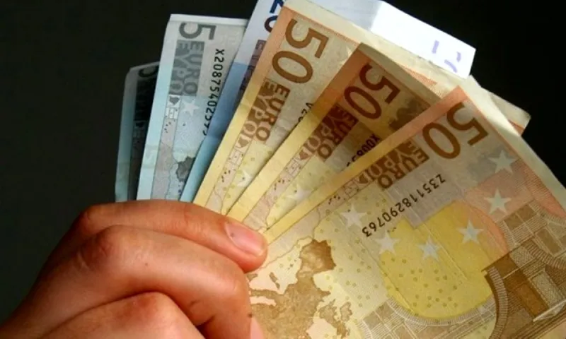 Ανοίγει η πλατφόρμα για το έκτακτο επίδομα των 800 ευρώ (vid)