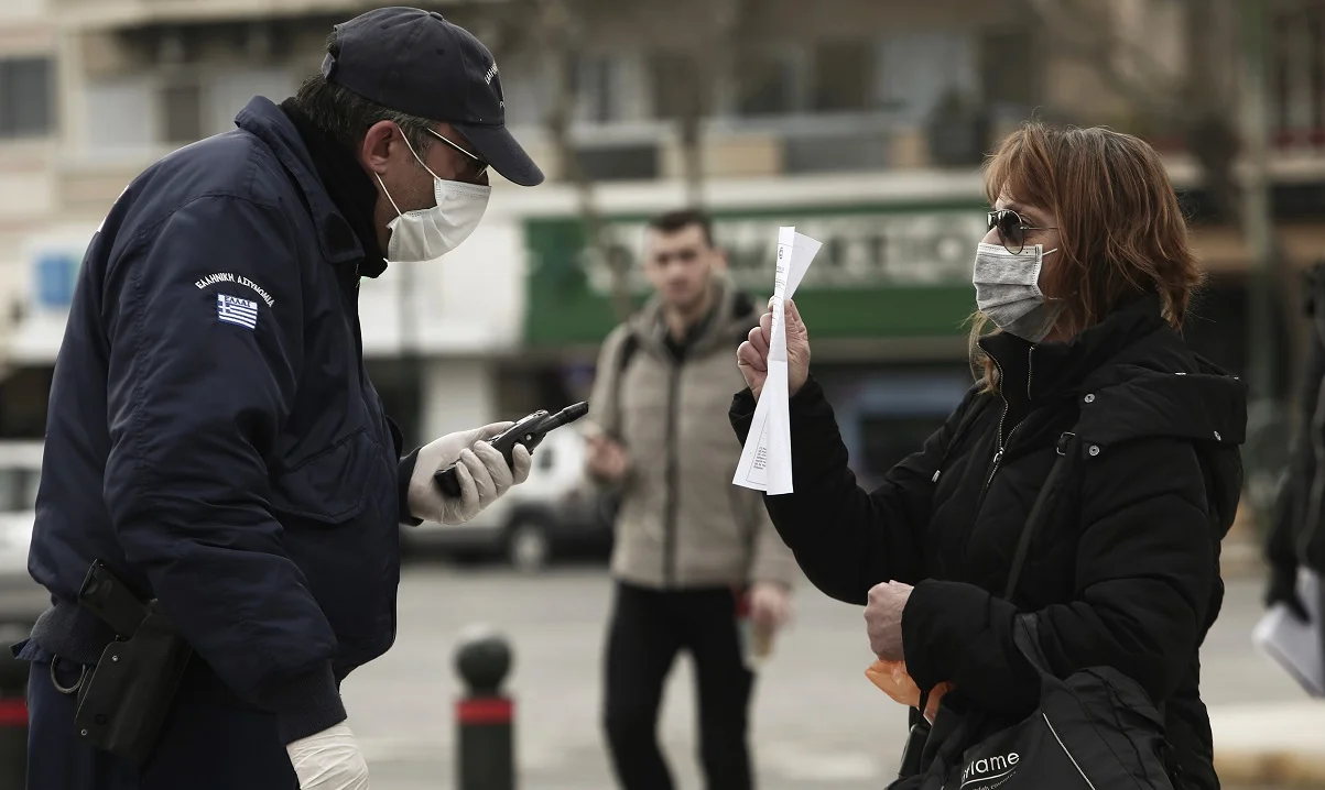 Απαγόρευση κυκλοφορίας: 33 παραβάσεις την πρώτη ημέρα – «Βροχή» τα πρόστιμα από σήμερα (vid)