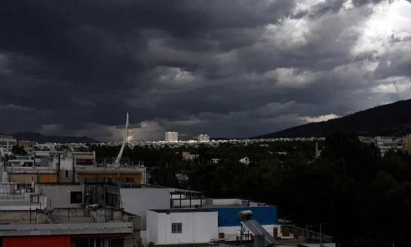 Καιρός 25/3: Νεφώσεις, βροχές και σποραδικές καταιγίδες