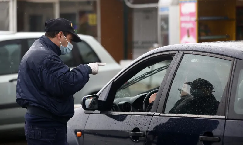 Απαγόρευση κυκλοφορίας: Αδιόρθωτοι οι Έλληνες, πάνω από 1.000 πρόστιμα σε 24 ώρες!