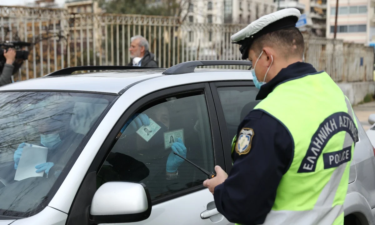 Κορονοϊός: Μάνα έκλεισε το παιδί της στο πορτ μπαγκάζ για να γλιτώσει το πρόστιμο!