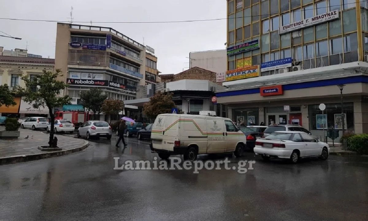 Κορονοϊός - Λαμία: Ποια απαγόρευση; Μπλοκάρισμα και διπλοπαρκαρισμένα! (pics, vid)