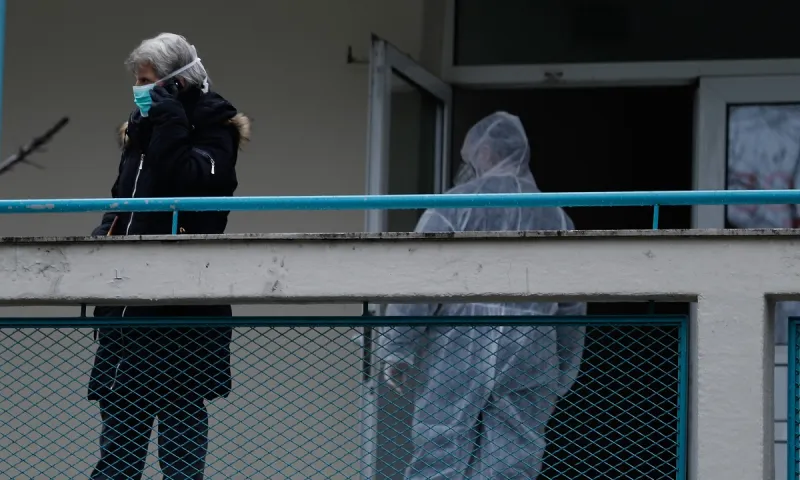 Κορονοϊός: Μία 95χρονη νίκησε τον ιό και επέστρεψε σπίτι της (vids)