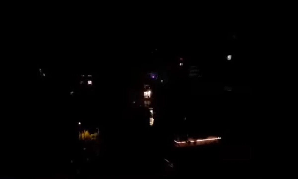 Κορονοϊός: Έκαναν... club το Παλαιό Φάληρο με μουσικές και τσιφτετέλια από τα μπαλκόνια (vid)