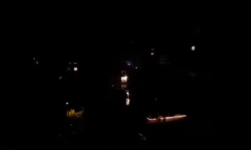 Κορονοϊός: Έκαναν... club το Παλαιό Φάληρο με μουσικές και τσιφτετέλια από τα μπαλκόνια (vid)