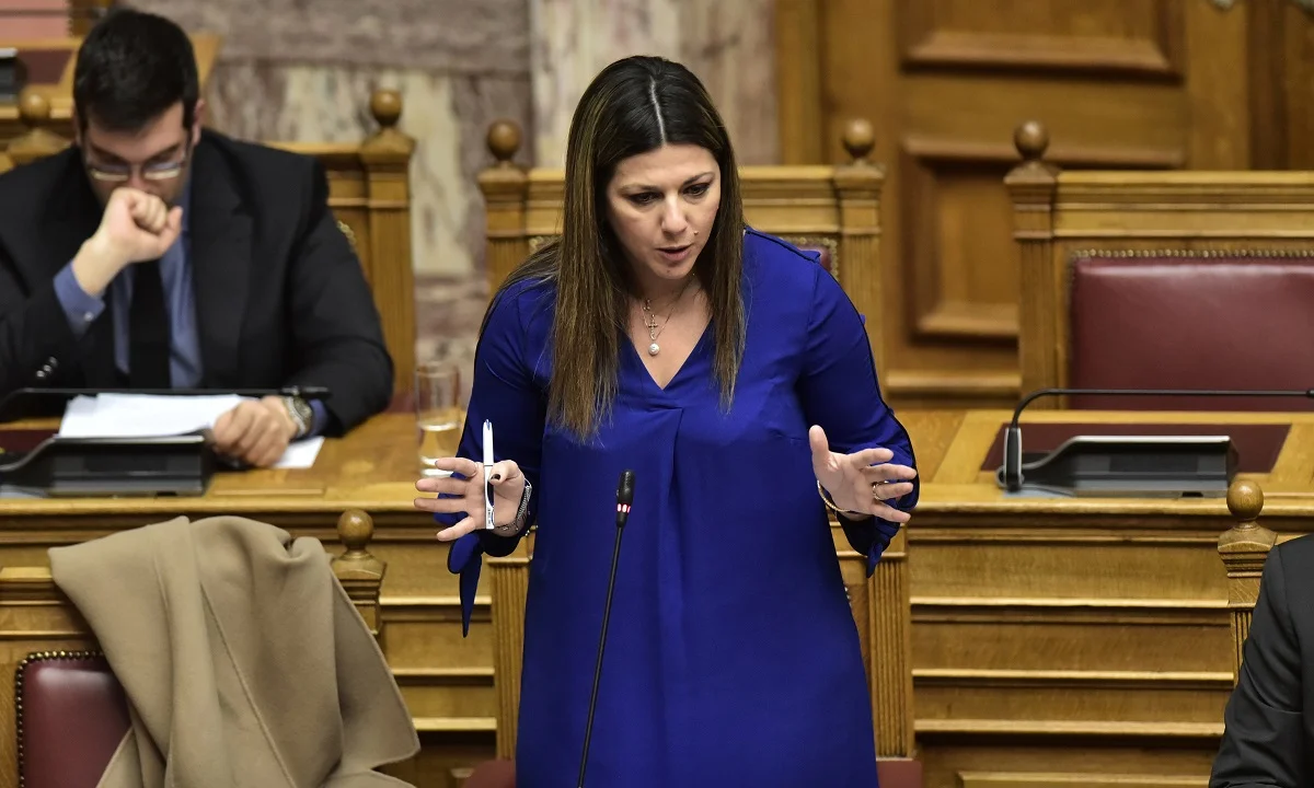 Ζαχαράκη: «Εξετάζουμε μείωση της ύλης και μεταφορά πανελληνίων»