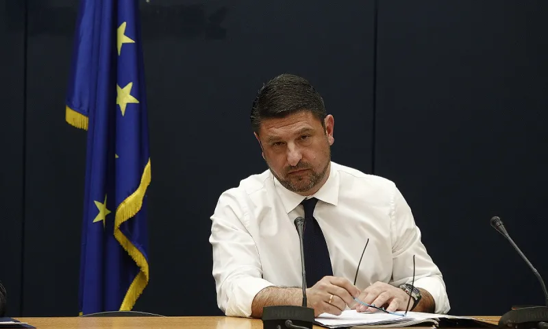 Χαρδαλιάς: «Παρατείνεται το λουκέτο στα καταστήματα» (vid)