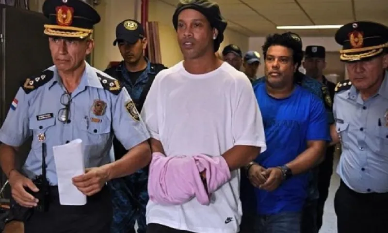 Ο Κακά επισκέφθηκε τον Ροναλντίνιο στη φυλακή: «Είναι πολύ άσχημα»