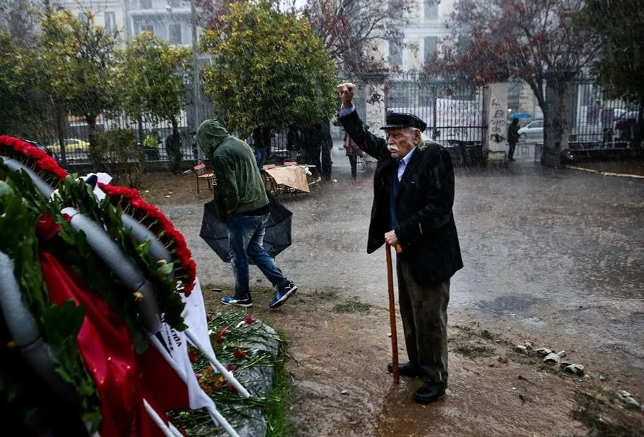 Η εξομολόγηση του Μανώλη Γλέζου: «Είμαι ΑΕΚ και Original» (vids)
