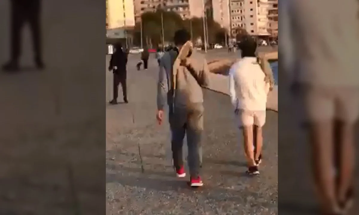 Θεσσαλονίκη: Βγήκαν βόλτα, έχοντας στην πλάτη τα… ιγκουάνα τους! (vid)