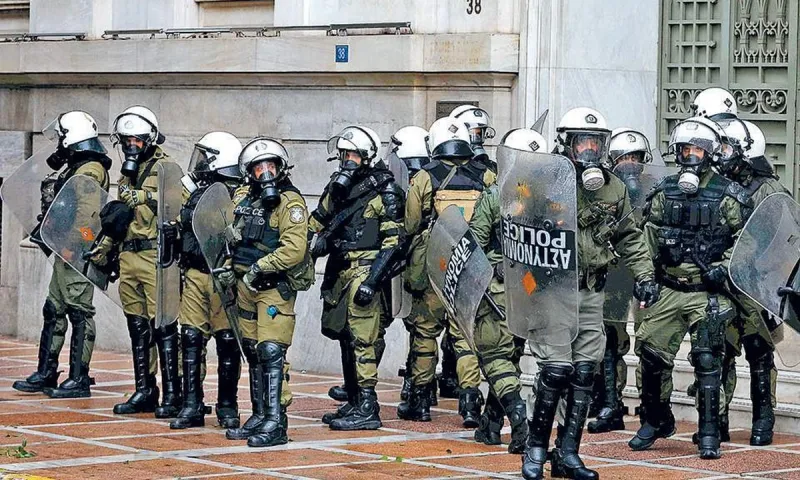 Κορονοϊός: Πρώτο κρούσμα στα ΜΑΤ - Σε καραντίνα 15 αστυνομικοί