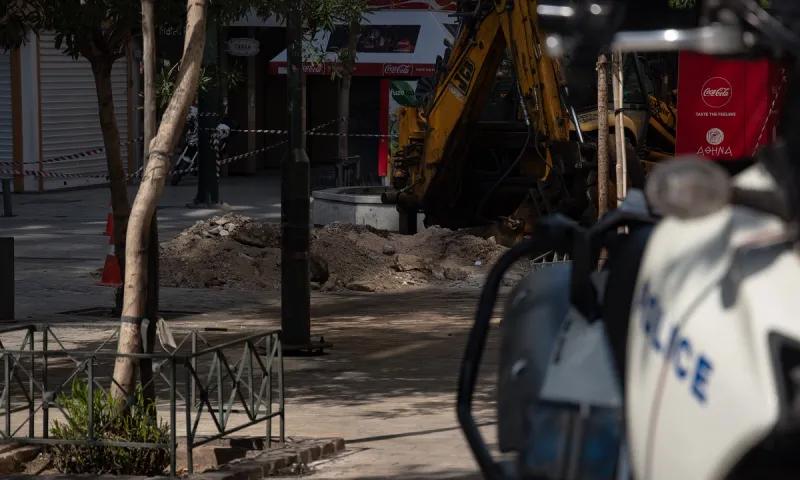 Λήξη συναγερμού: Εργαλεία της ΔΕΗ, η «οβίδα» που εντοπίστηκε στο Σύνταγμα