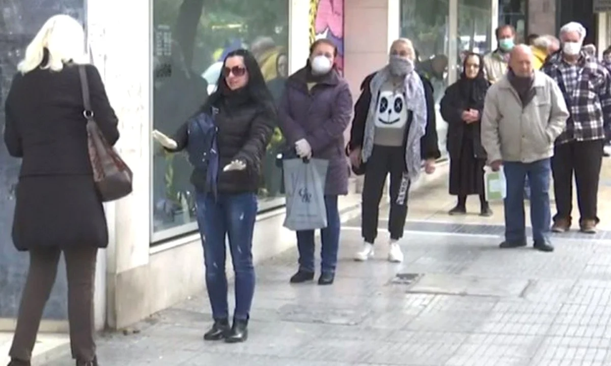 Απαγόρευση κυκλοφορίας: Νέες ουρές σε τράπεζες πριν ακόμα ανοίξουν