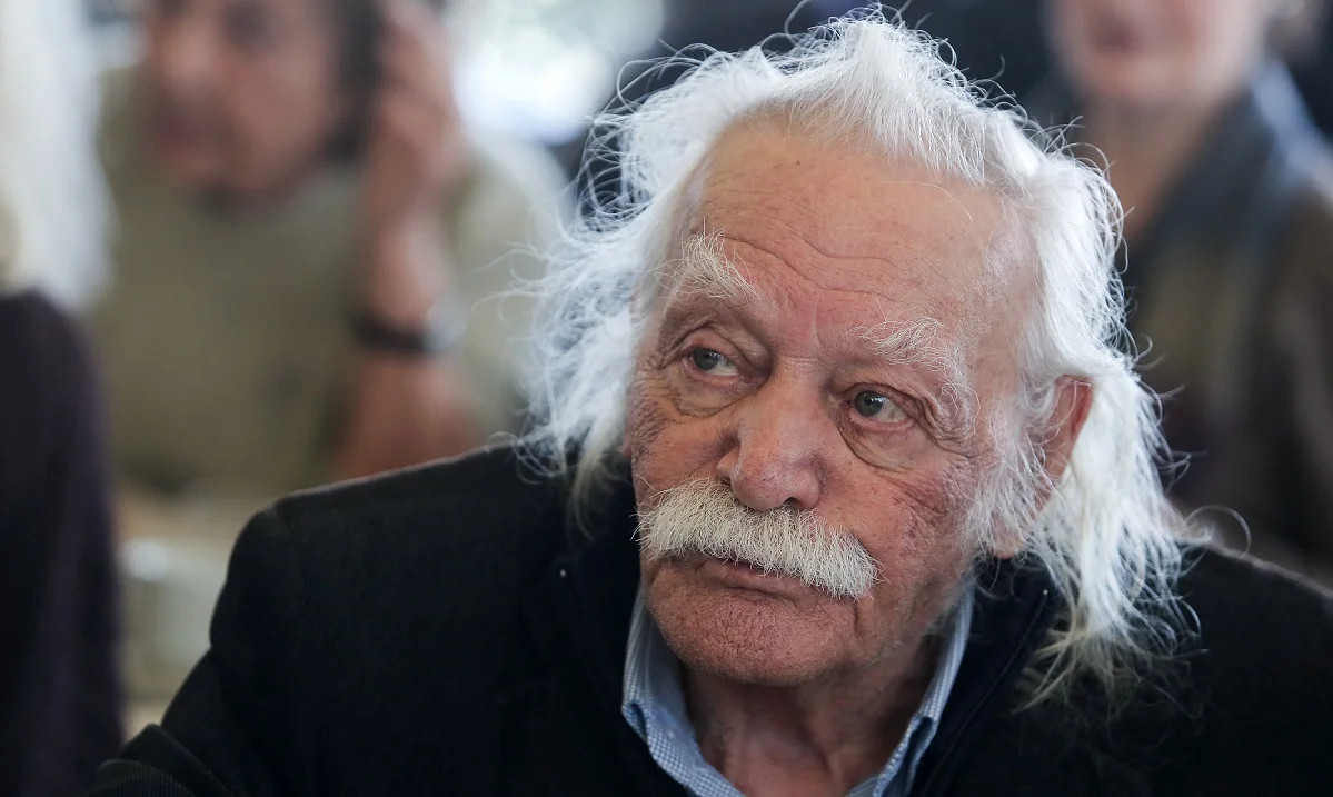 Μανώλης Γλέζος: Μεσίστια η Ελληνική σημαία στην Ακρόπολη - Σήμερα η κηδεία του (vid)
