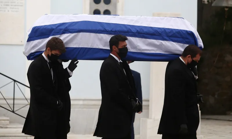 Μανώλης Γλέζος: Σε στενό κύκλο, λόγω κορονοϊού, το «τελευταίο αντίο» (vid+pics)