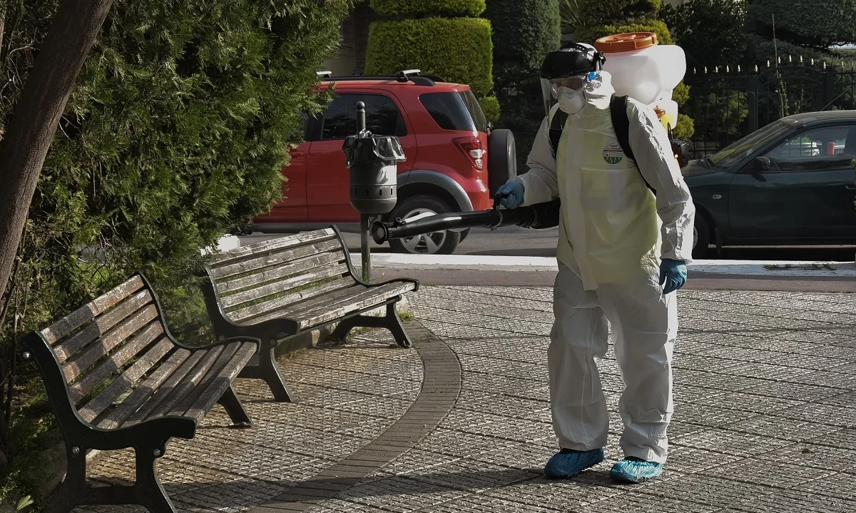 Κορονοϊός: Κολλάει ο ιός από τα μάτια; Τι λένε οι γιατροί (vid)