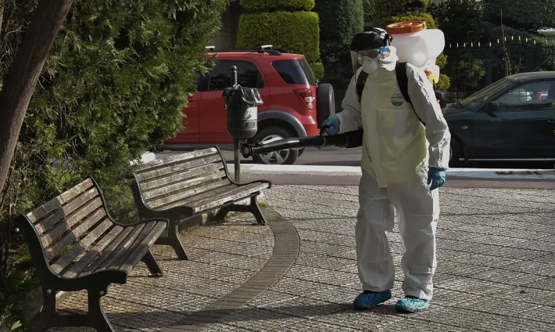 Κορονοϊός: Κολλάει ο ιός από τα μάτια; Τι λένε οι γιατροί (vid)