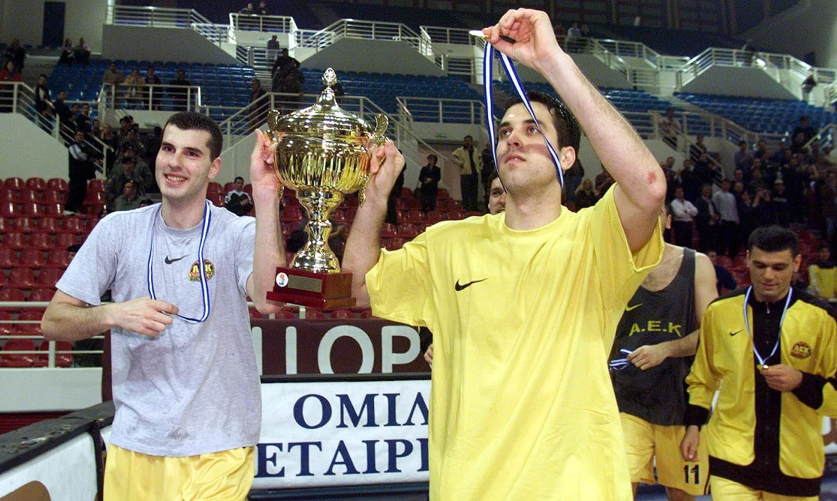 Σαν σήμερα (2/4) το 2000 η ΑΕΚ κατακτά τον πρώτο της τίτλο μετά από 19 χρόνια (vids)
