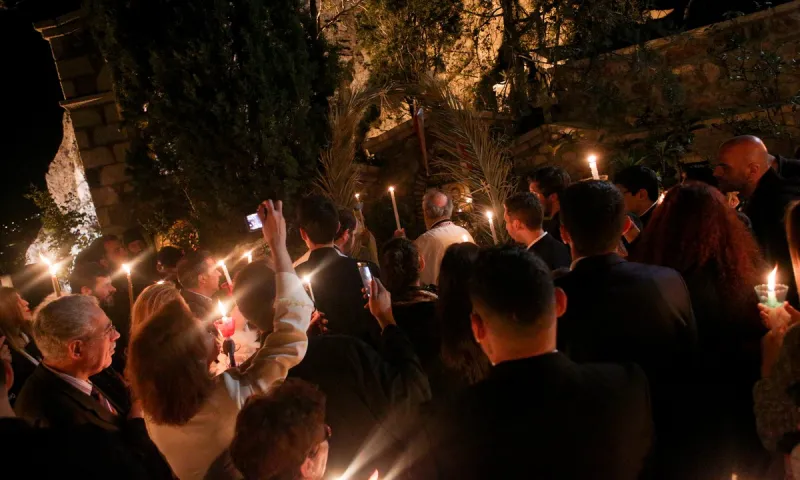 Ιερά Σύνοδος για Πάσχα: Θεία Λειτουργία χωρίς πιστούς (vid)