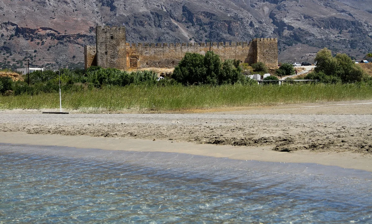Απαγόρευση κυκλοφορίας: Νέα μέτρα για το μπάνιο στη θάλασσα και το ψάρεμα - Τι ισχύει