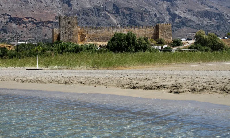 Απαγόρευση κυκλοφορίας: Νέα μέτρα για το μπάνιο στη θάλασσα και το ψάρεμα - Τι ισχύει