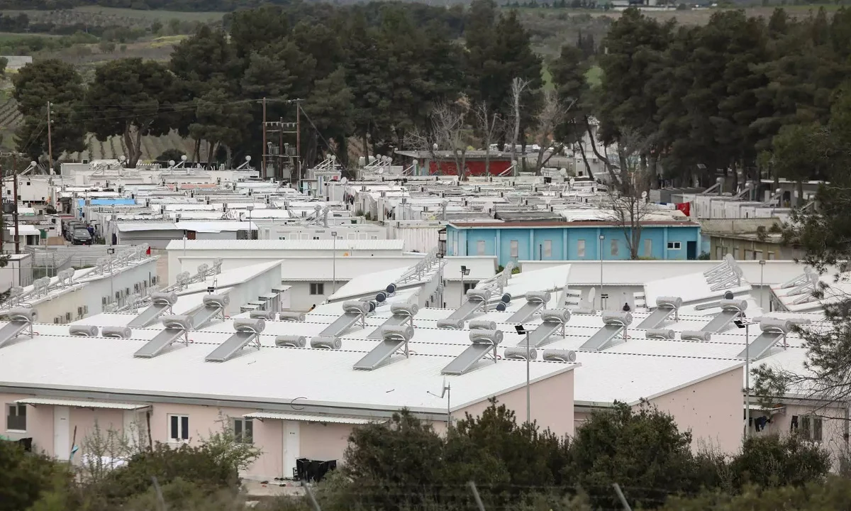 Κορονοϊός - Ριτσώνα: Απέδρασαν και τους ψάχνει η αστυνομία! (vid)