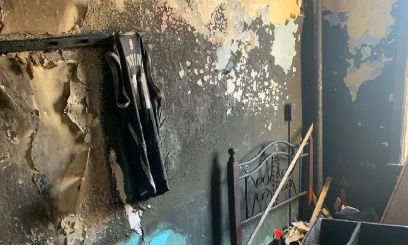 Απίστευτο: Του κάηκε το σπίτι και μόνο η φανέλα του Ίρβινγκ σώθηκε (pics)