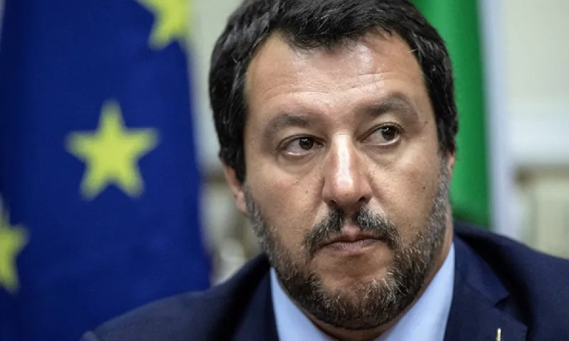 Σαλβίνι: «Οι Κινέζοι κατασκεύασαν τον ιό σε εργαστήριο το 2015» (vid)