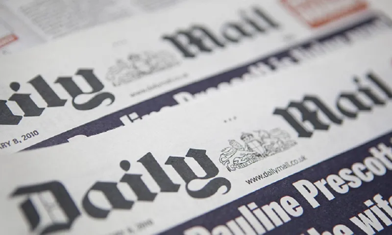 Daily Mail: Μειώσεις και πληρωμές με... μετοχές!