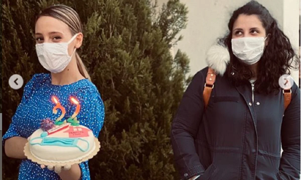 Αννα Κορακάκη: Γιόρτασε τα γενέθλιά της με... τούρτα - κορονοϊό και μάσκες! (pic)