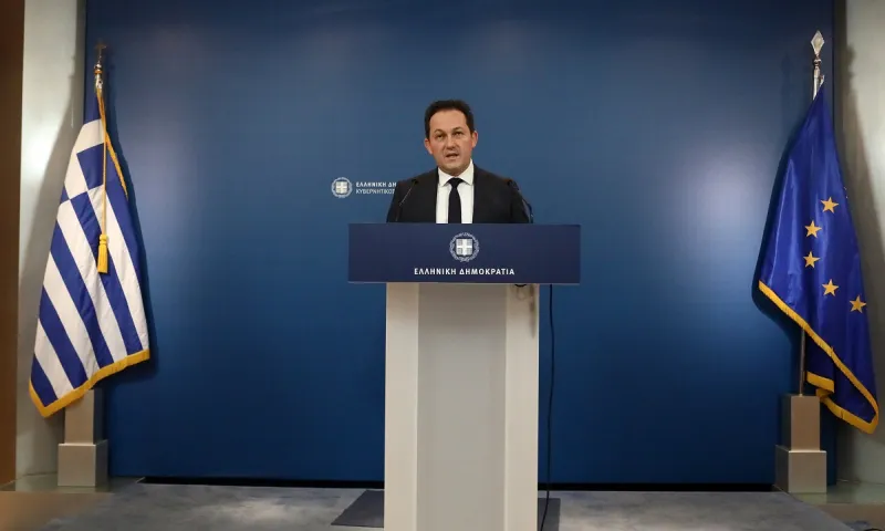 Πέτσας: «Όποιοι πάνε στα χωριά τους θα παραμείνουν εκεί» (vid)