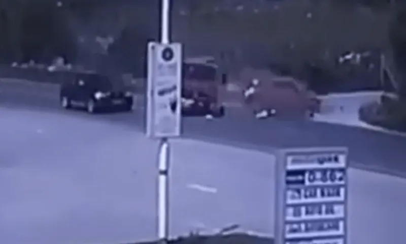 Κρήτη: Απίστευτο τροχαίο με πυροσβεστικό όχημα! (vid)