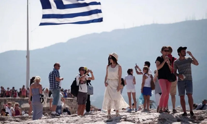 Επιστολή ΣΕΤΕ σε Μητσοτάκη: Δέκα βήματα για επανεκκίνηση του τουρισμού