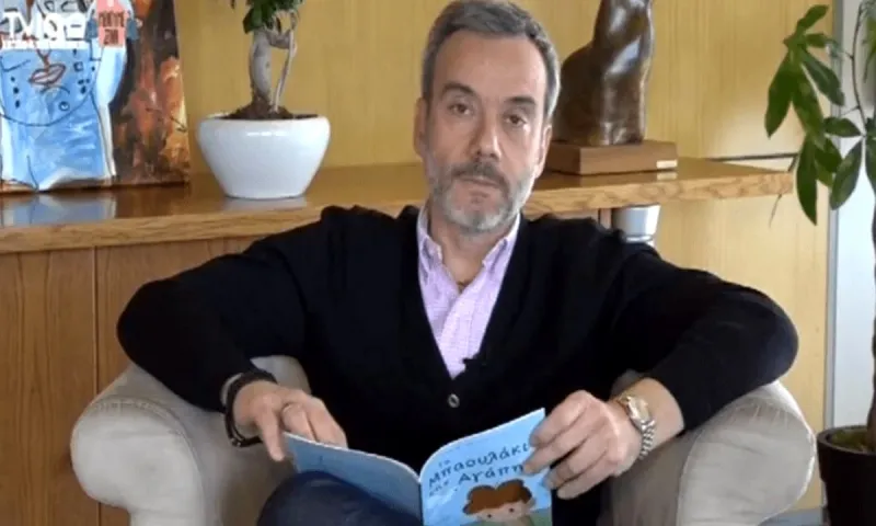 Ζέρβας: Διάβασε παραμύθι για τα παιδιά (vid)