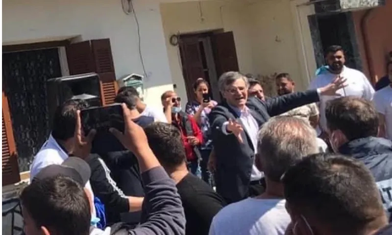 Κορονοϊός - Λάρισα: Ένταση Τσιόδρα, Χαρδαλιά με Ρομά! (vid, pics)