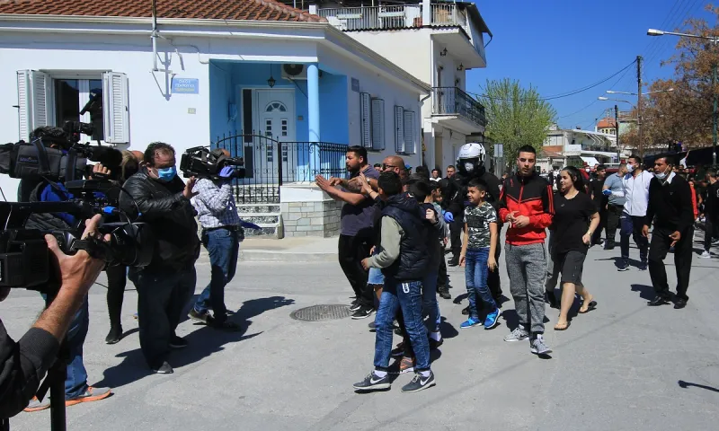 Περιφερειάρχης Θεσσαλίας: «Αν χρειαστεί μπορεί να αναλάβει ο στρατός τη φύλαξη των Ρομά» (vid)