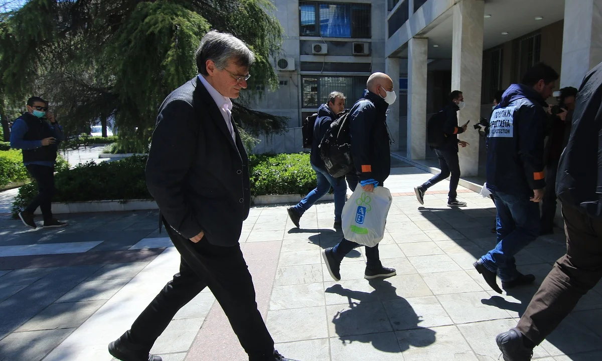Ο Σωτήρης Τσιόδρας αναζητεί βοηθό! (pic)