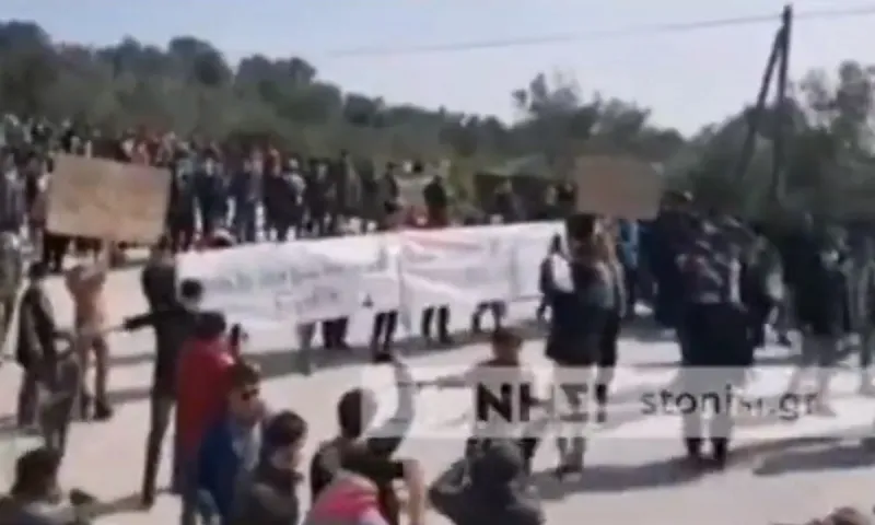 Μόρια: Διαδήλωση μεταναστών... εν μέσω κορονοϊού - Καμία απαγόρευση