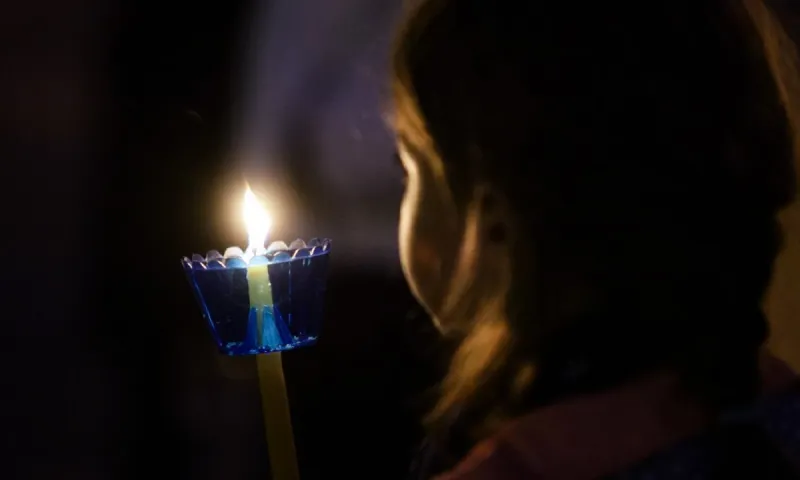 Πάσχα: Πώς θα έρθει το Άγιο Φως στην Ελλάδα