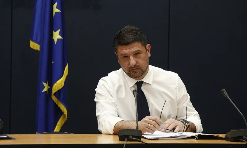 Viral - Ο Νίκος Χαρδαλιάς έγινε σύνθημα για... φιλιά (pic)