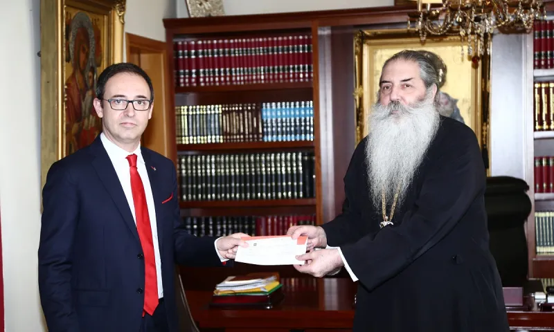 Ολυμπιακός: Προσφορά στην Ιερά Μητρόπολη Πειραιώς