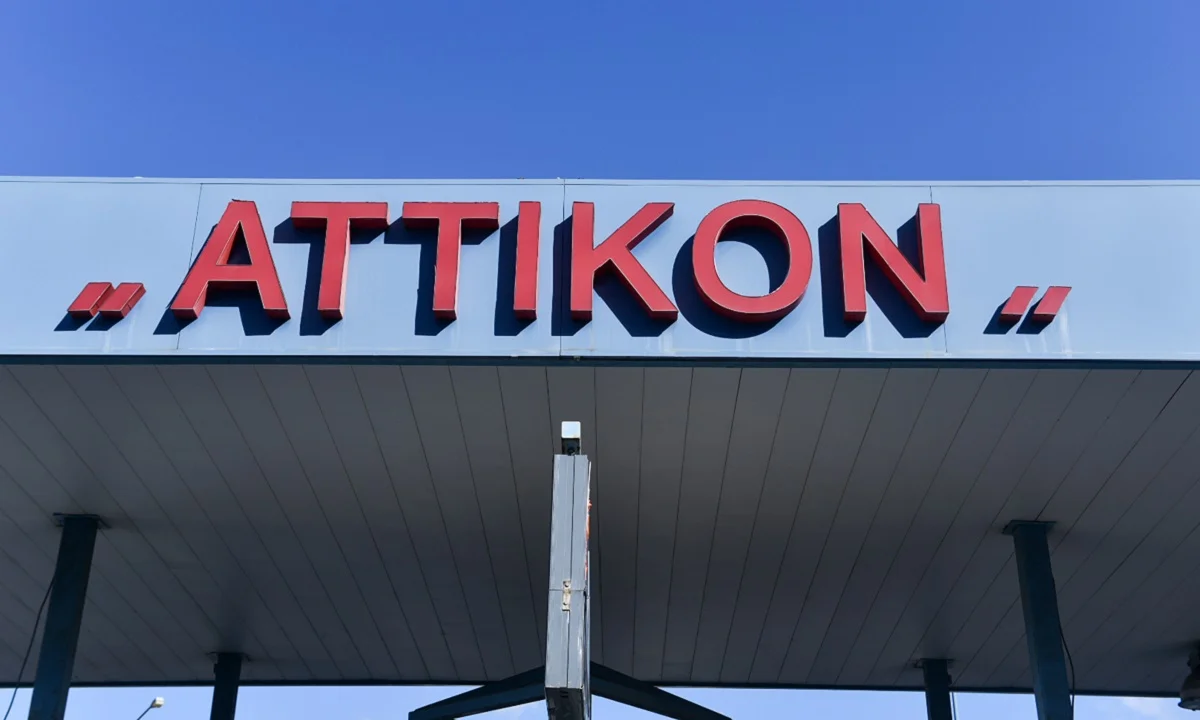 Κορονοϊός: Στους 100 οι νεκροί, «έφυγε» 84χρονος στο Αττικόν