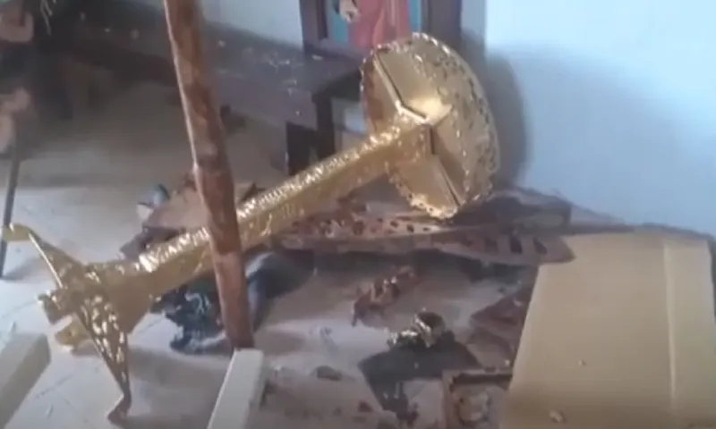 Μόρια: Ακόμα ένα ξωκλήσι βεβηλώθηκε από μετανάστες (pics)