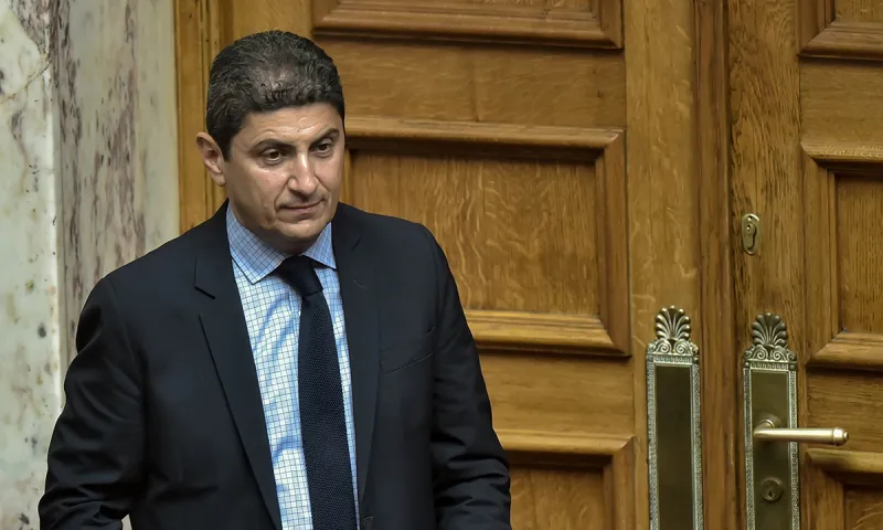 Αυγενάκης: Σύσκεψη με τους διοικητές των Αθλητικών Εγκαταστάσεων